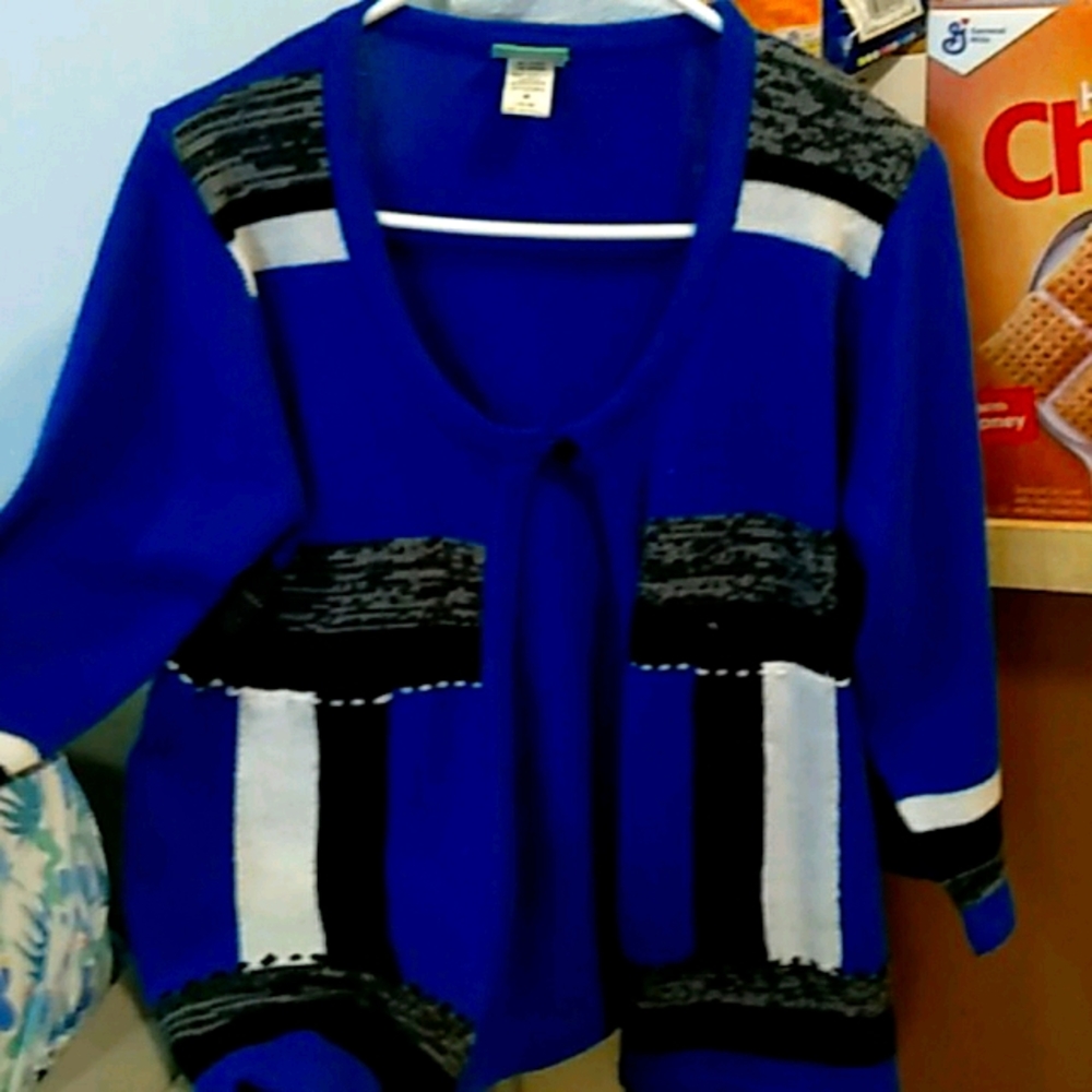 Sweater with scoop neck